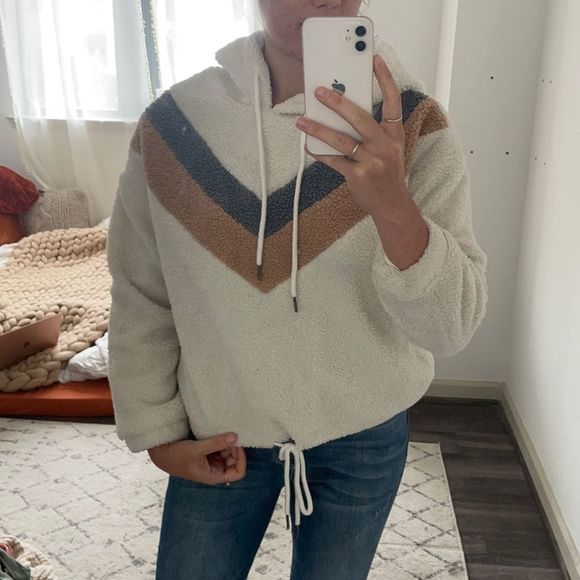 VICI Hooded Sherpa Chevron print Pullover. Size S. Cream / Tan / Gray - Picture 5 of 14